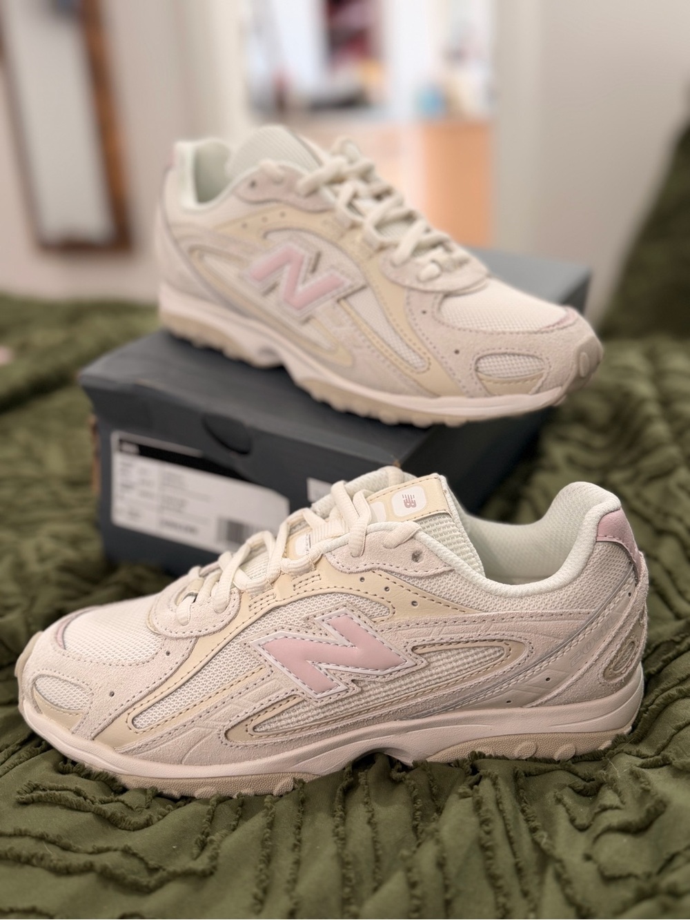 New Balance 240L “White Pink” 6W or 4.5Y Brand new in box
